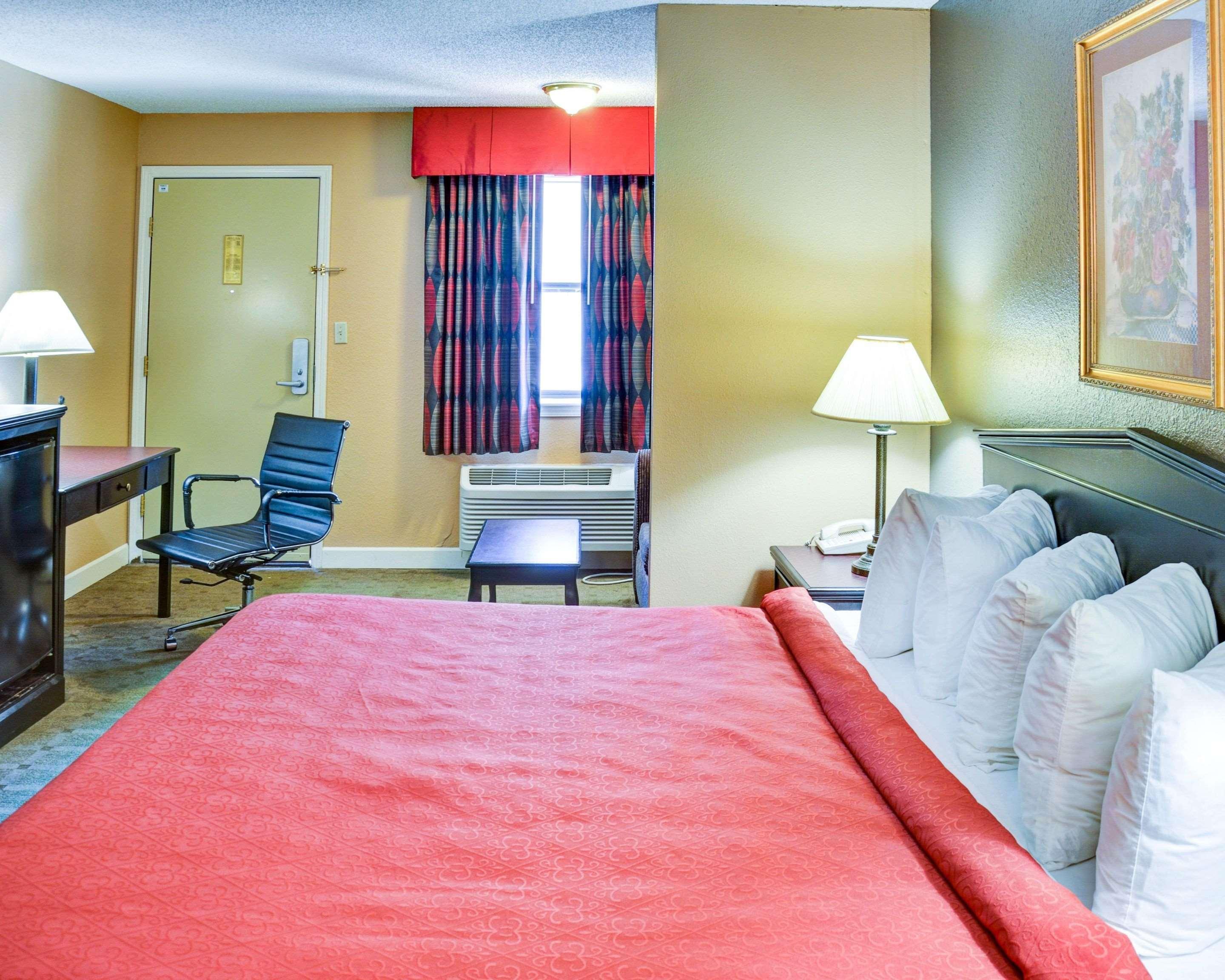 Quality Inn & Suites Hot Springs-Lake Hamilton Exterior photo