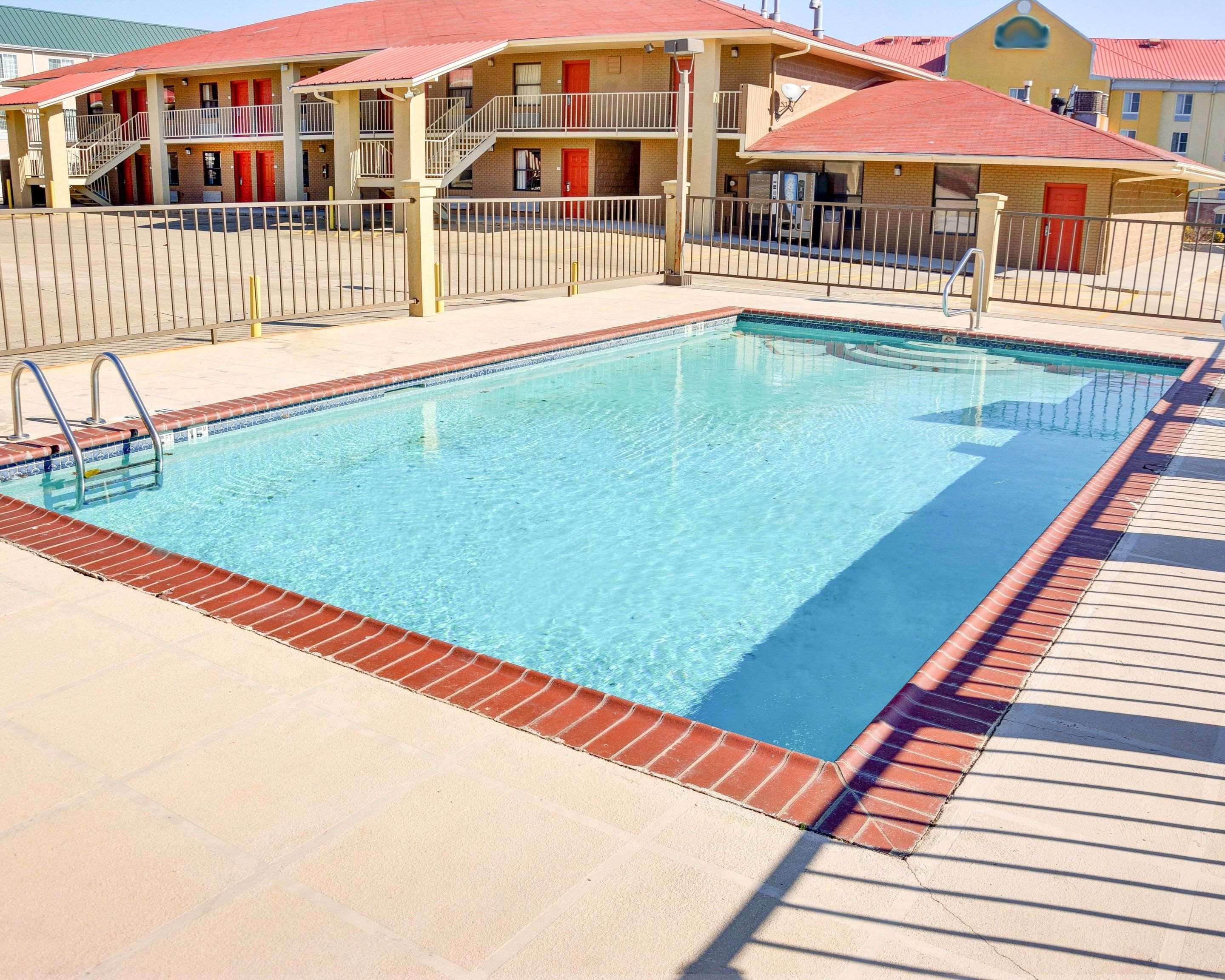 Quality Inn & Suites Hot Springs-Lake Hamilton Exterior photo