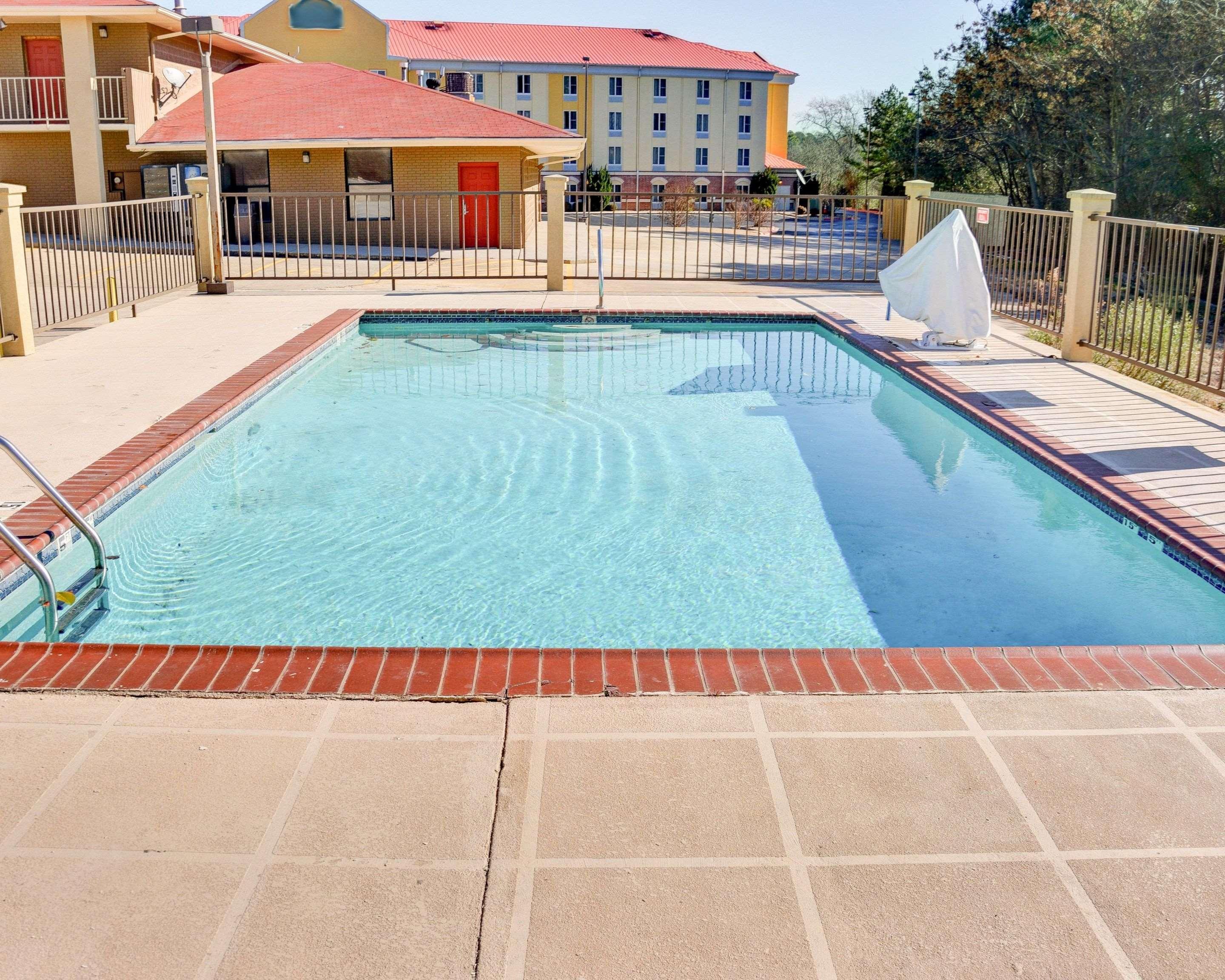 Quality Inn & Suites Hot Springs-Lake Hamilton Exterior photo
