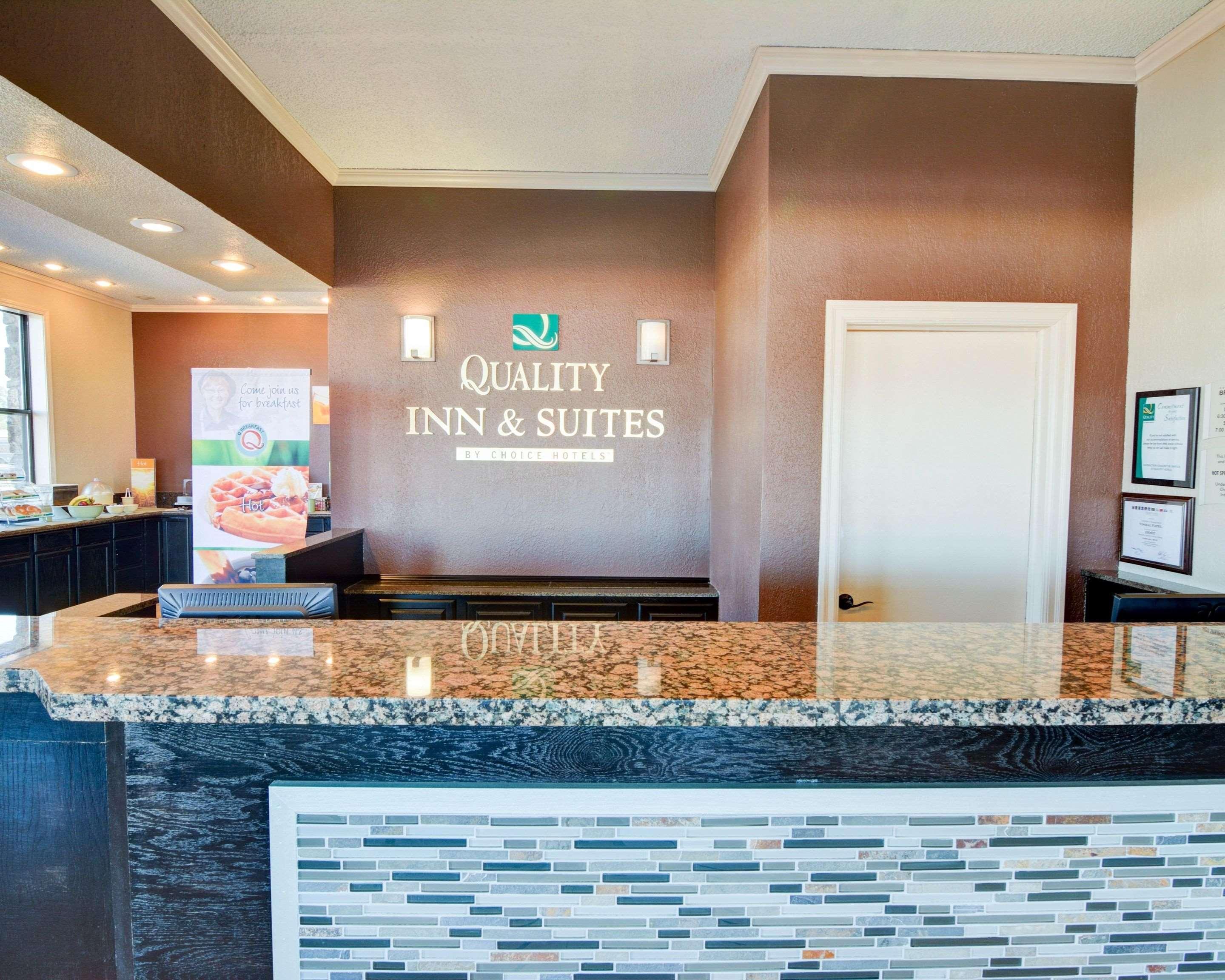 Quality Inn & Suites Hot Springs-Lake Hamilton Exterior photo
