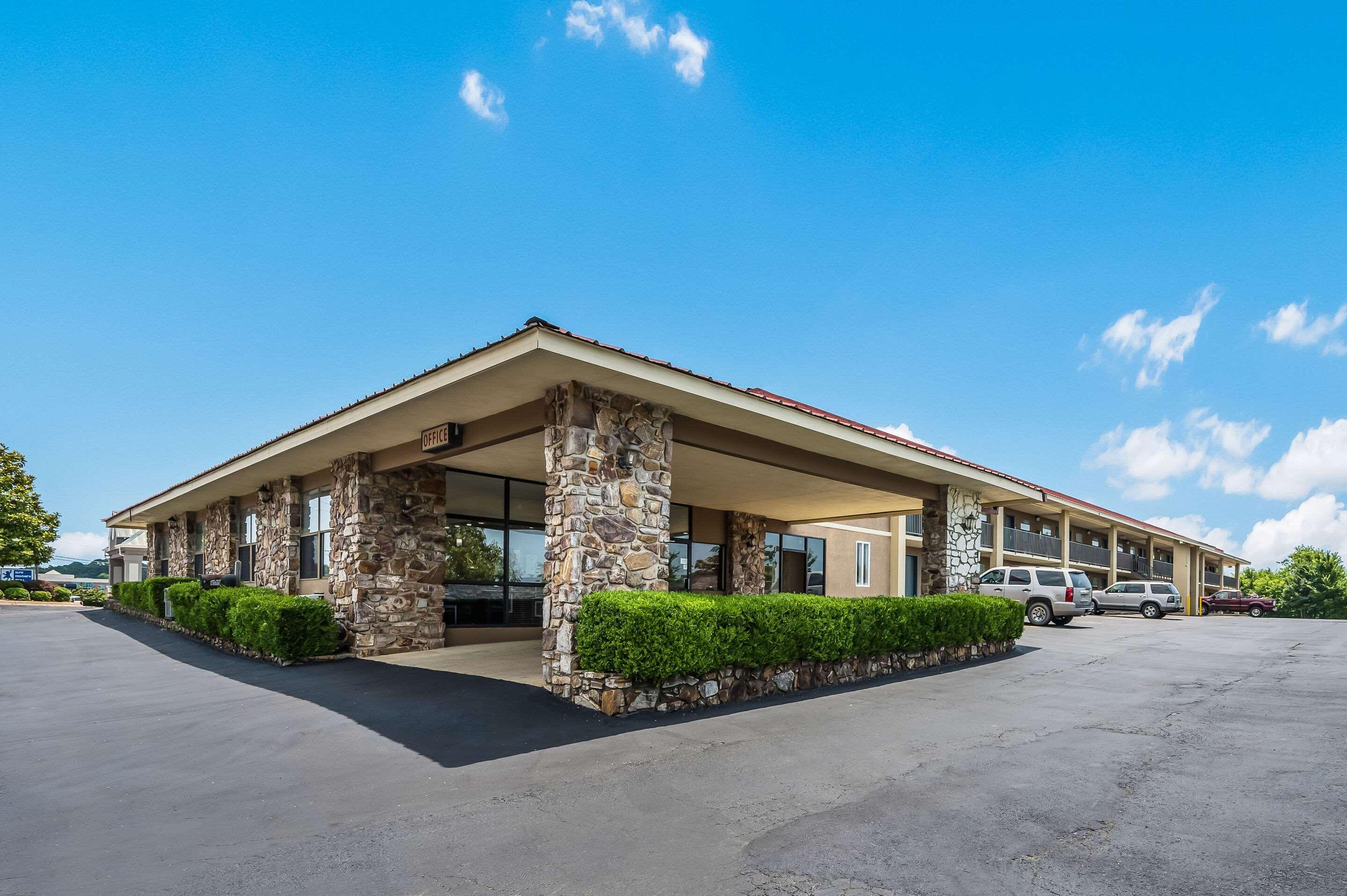 Quality Inn & Suites Hot Springs-Lake Hamilton Exterior photo