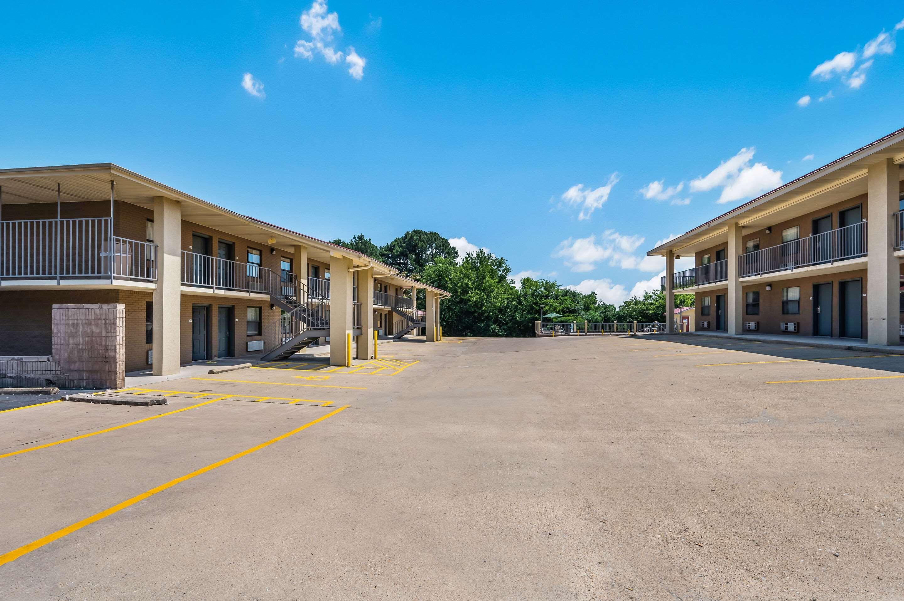 Quality Inn & Suites Hot Springs-Lake Hamilton Exterior photo