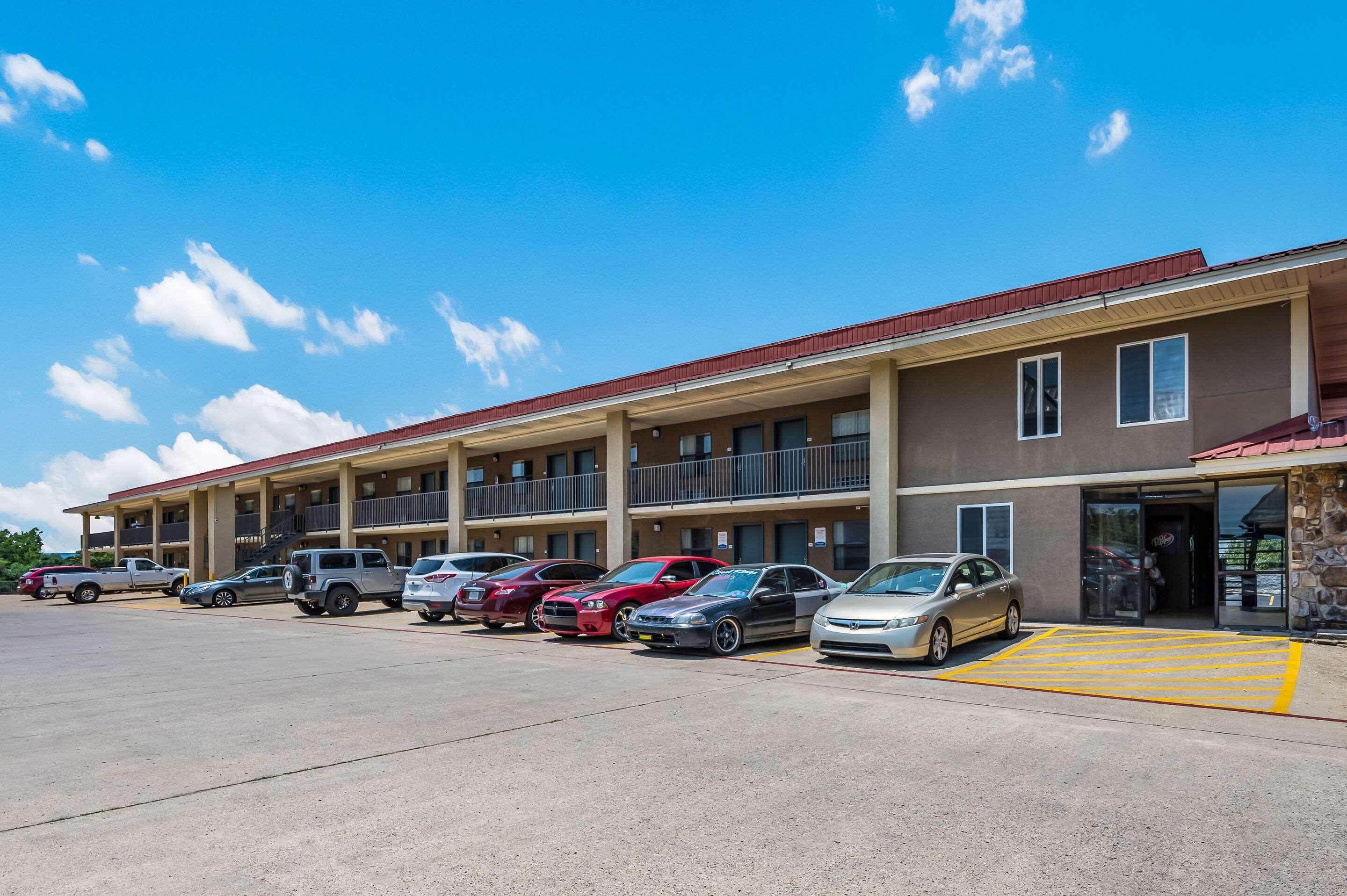 Quality Inn & Suites Hot Springs-Lake Hamilton Exterior photo