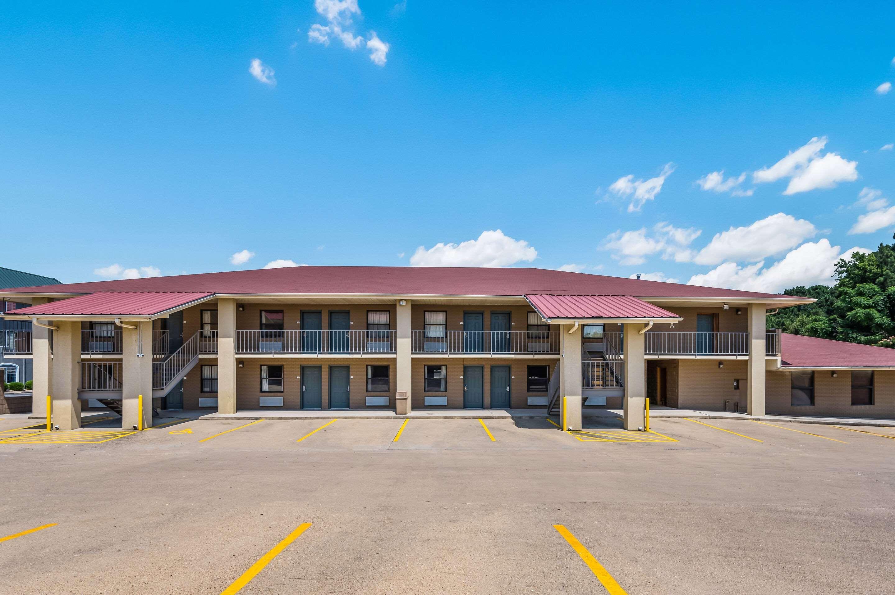 Quality Inn & Suites Hot Springs-Lake Hamilton Exterior photo